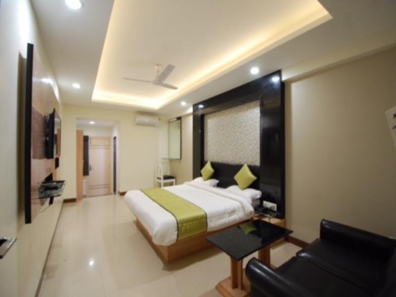 Hotels and Home stays near Rajwada Palace, Indore. Book your Stay now