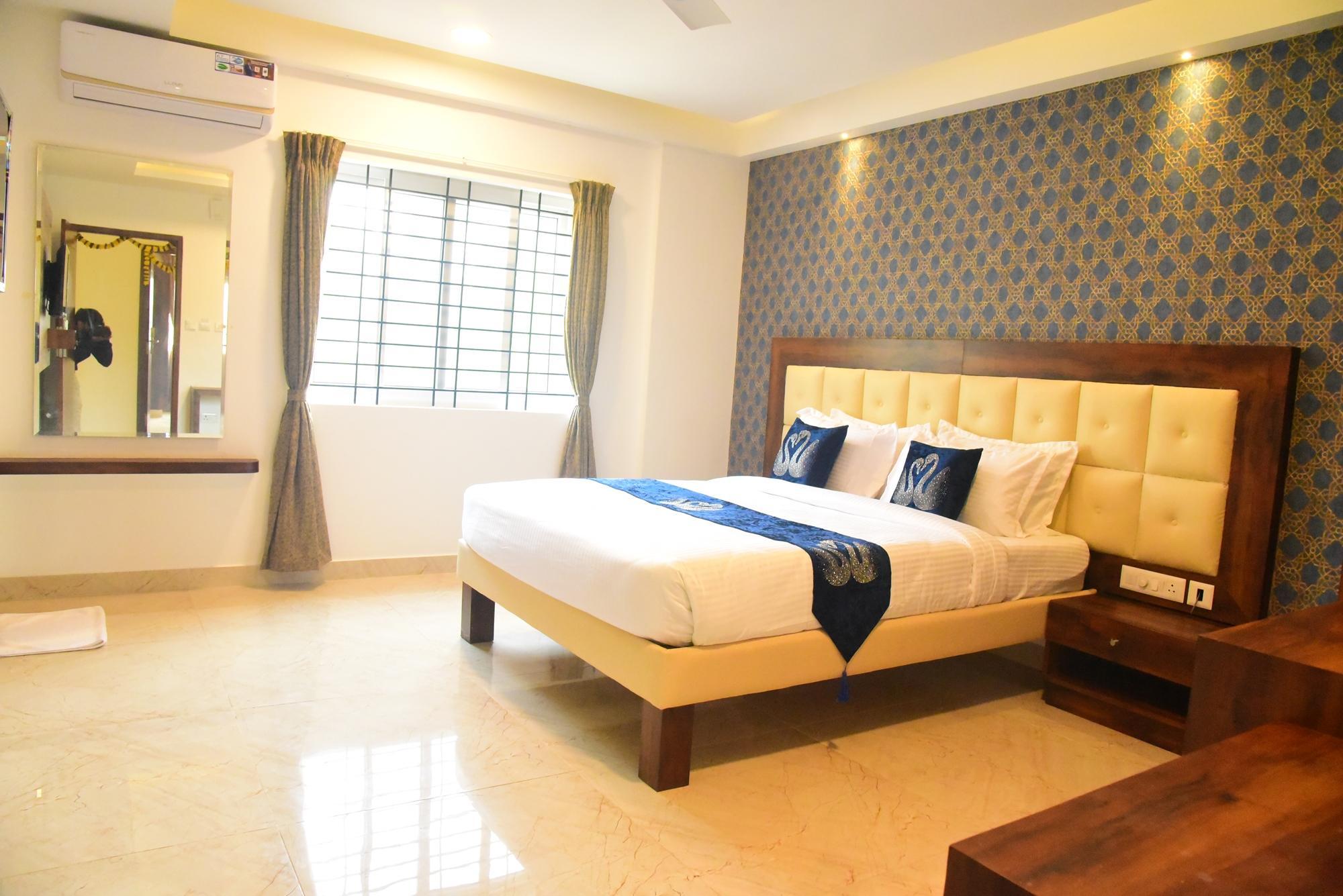 Hotels and Home stays near Britto’s, Baga. Book your Stay now