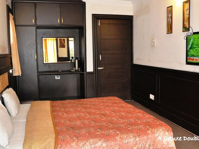 Hotels and Home stays near Hazratbal Mosque, Srinagar. Book your Stay now