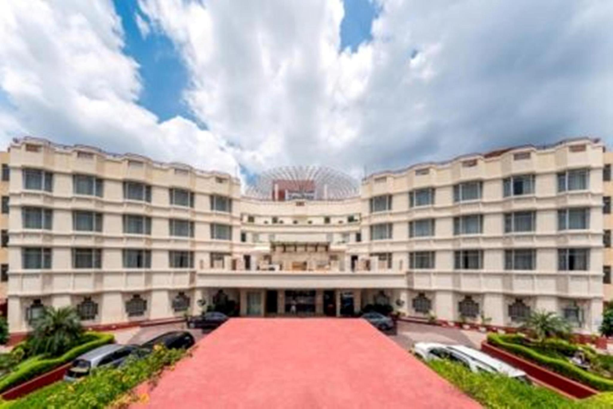 Hotels and Home stays near Agra Fort, Agra. Book your Stay now