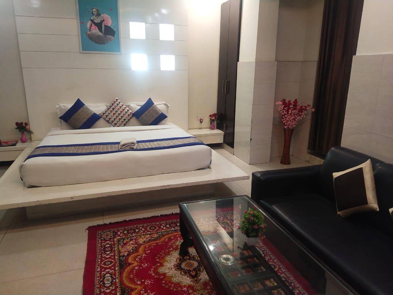 Hotels and Home stays near Chandni Chowk Metro station, New Delhi. Book your Stay now