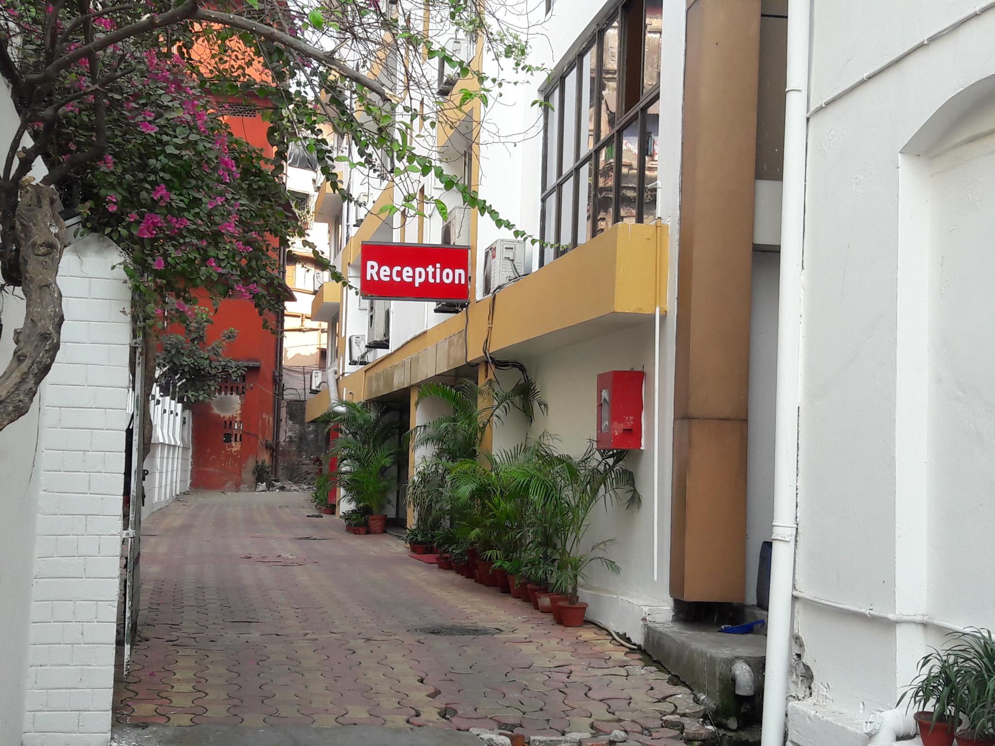 Hotels and Home stays near New Market, Kolkata. Book your Stay now