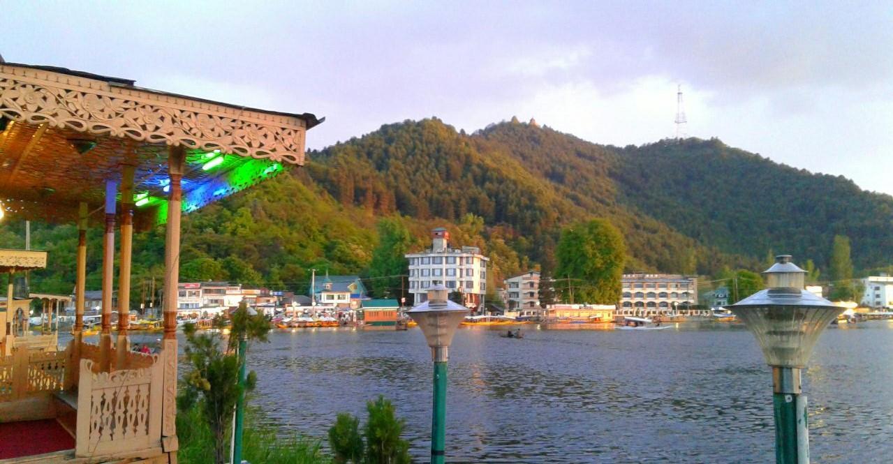 Hotels and Home stays near Pari Mahal, Srinagar. Book your Stay now