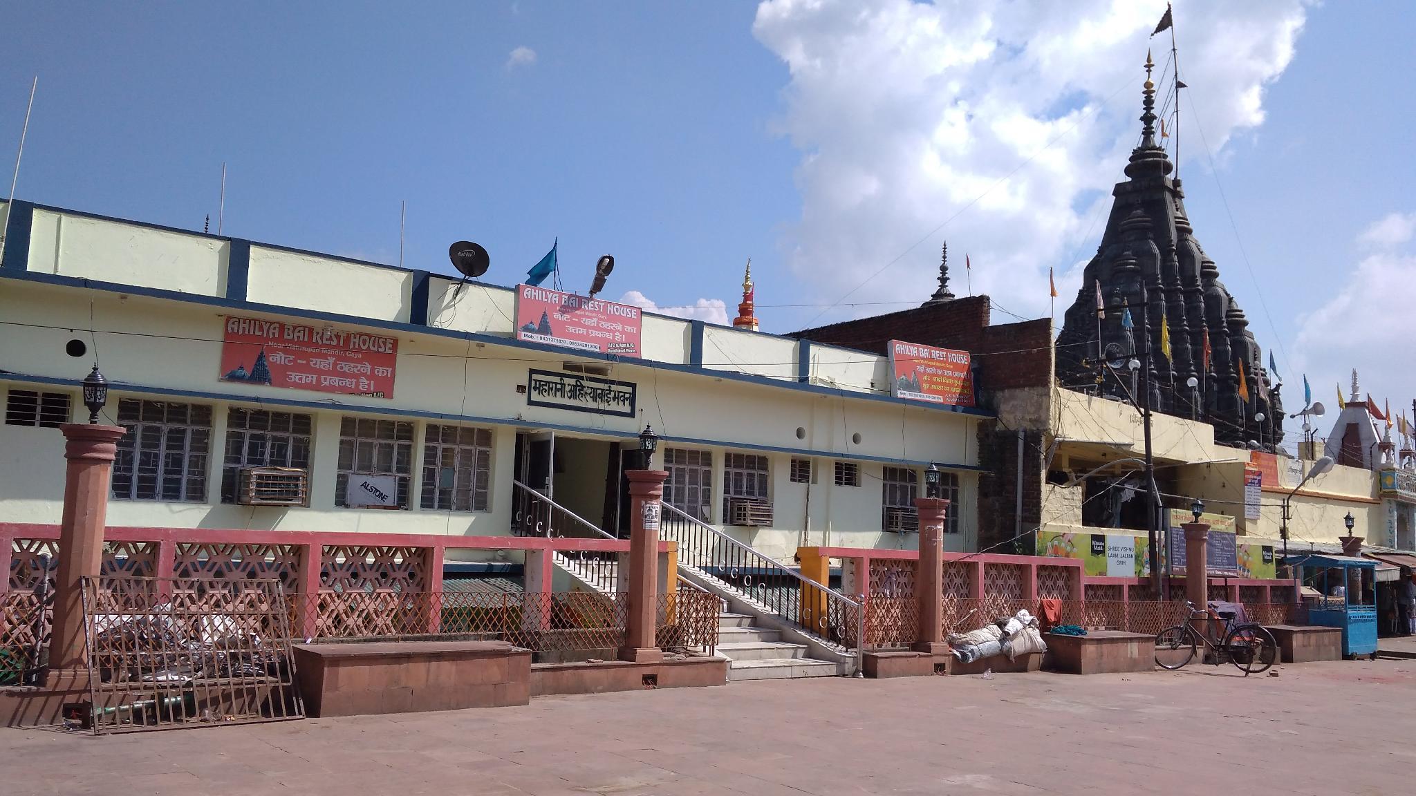 Hotels and Home stays near Vishnupad Temple, Gaya. Book your Stay now