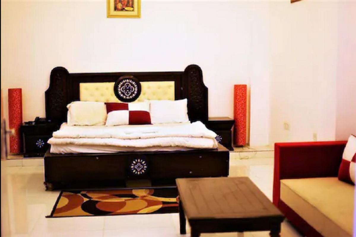 Hotels and Home stays near Akshardham Temple, New Delhi. Book your Stay now