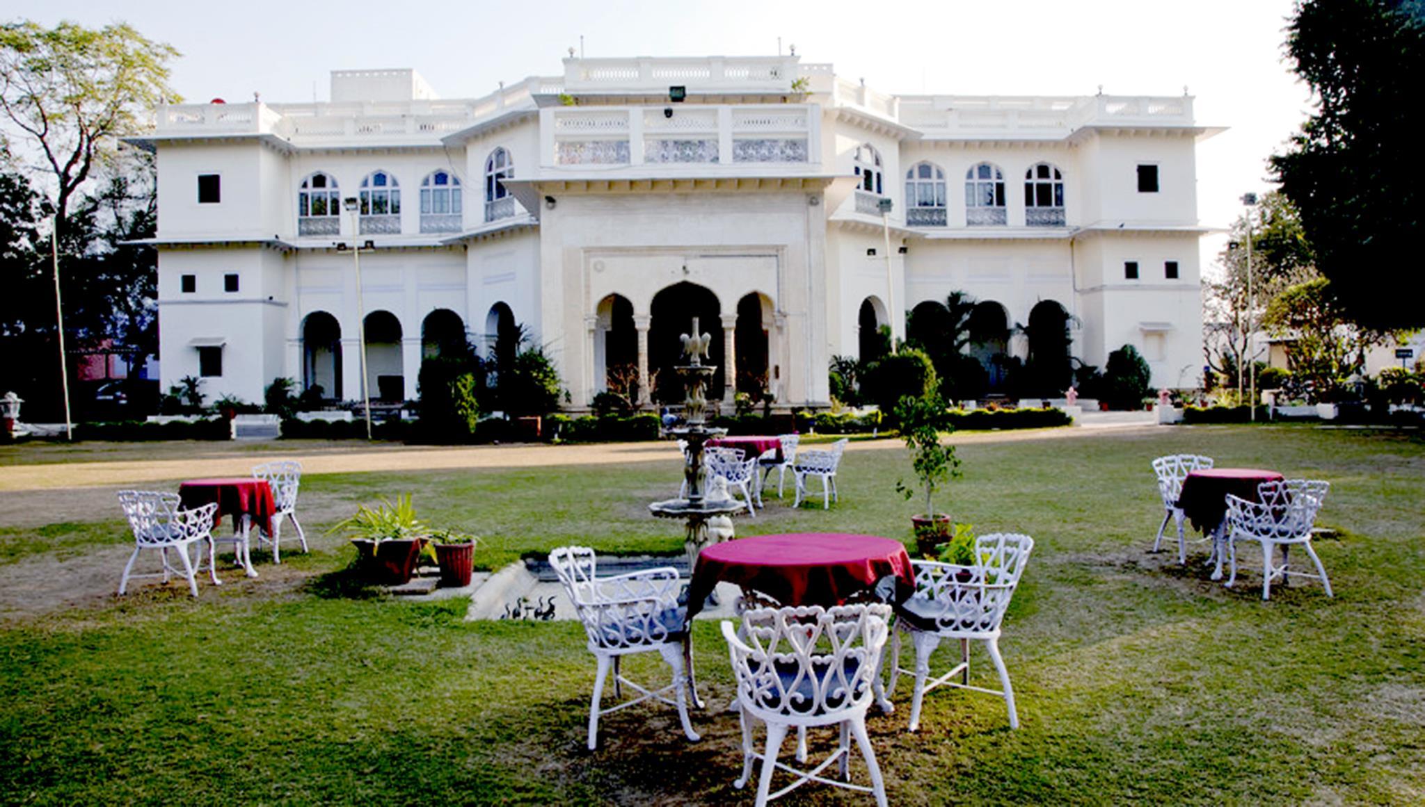 Hotels and Home stays near Monkey Temple, Jaipur. Book your Stay now