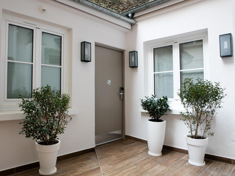 Hotels and Home stays near Exelmans Metro Station, Paris. Book your Stay now