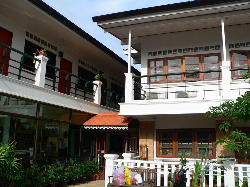 Hotels and Home stays near Kanchanaburi Train Station, Kanchanaburi City. Book your Stay now