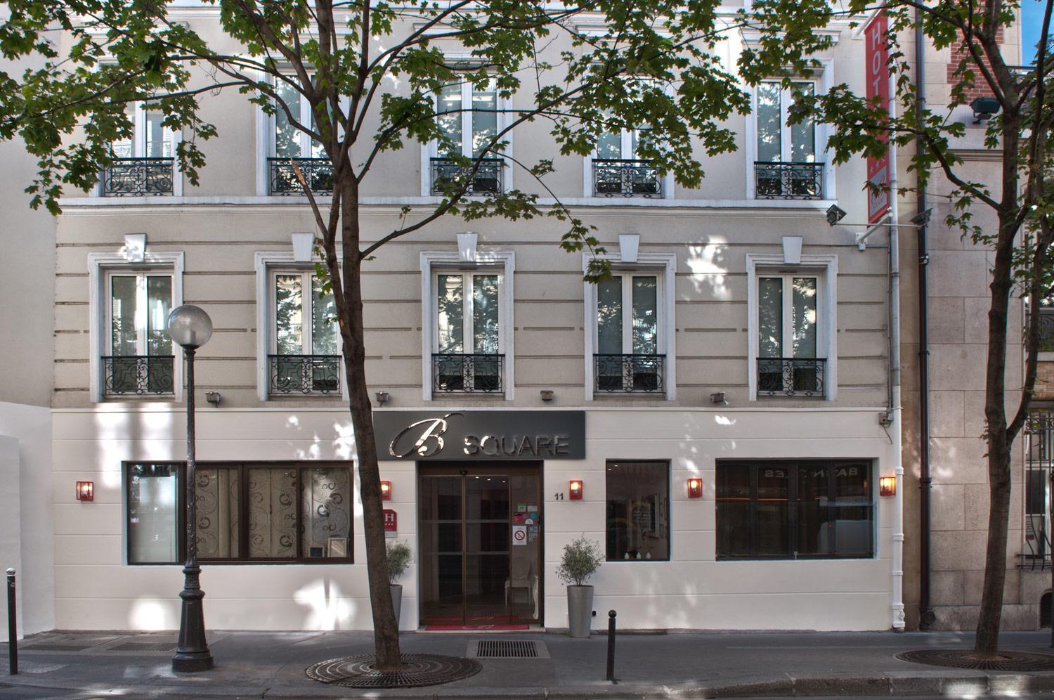 Hotels and Home stays near Brochant Metro Station, Paris. Book your Stay now