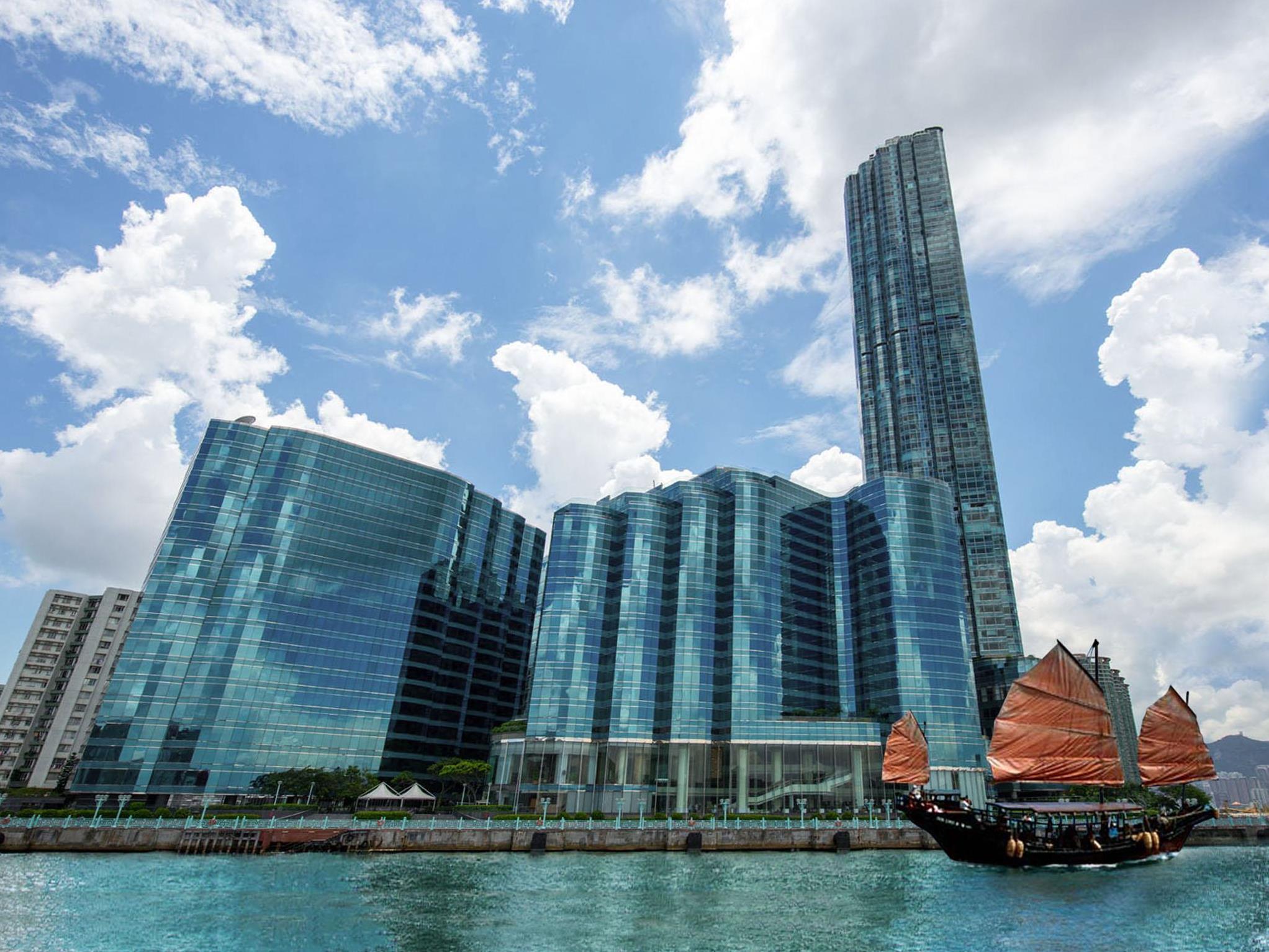 Hotels and Home stays near Central Plaza, Hong Kong. Book your Stay now