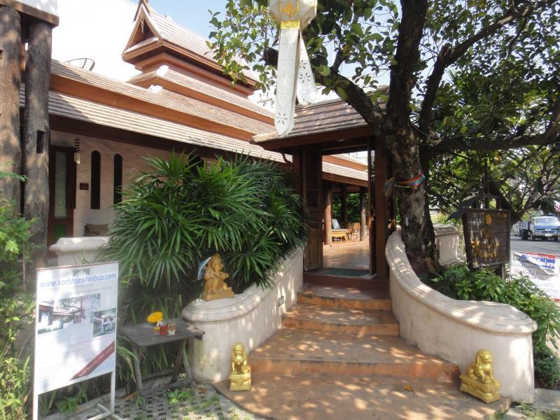 Hotels and Home stays near Na Baan Pier, Ko Larn. Book your Stay now