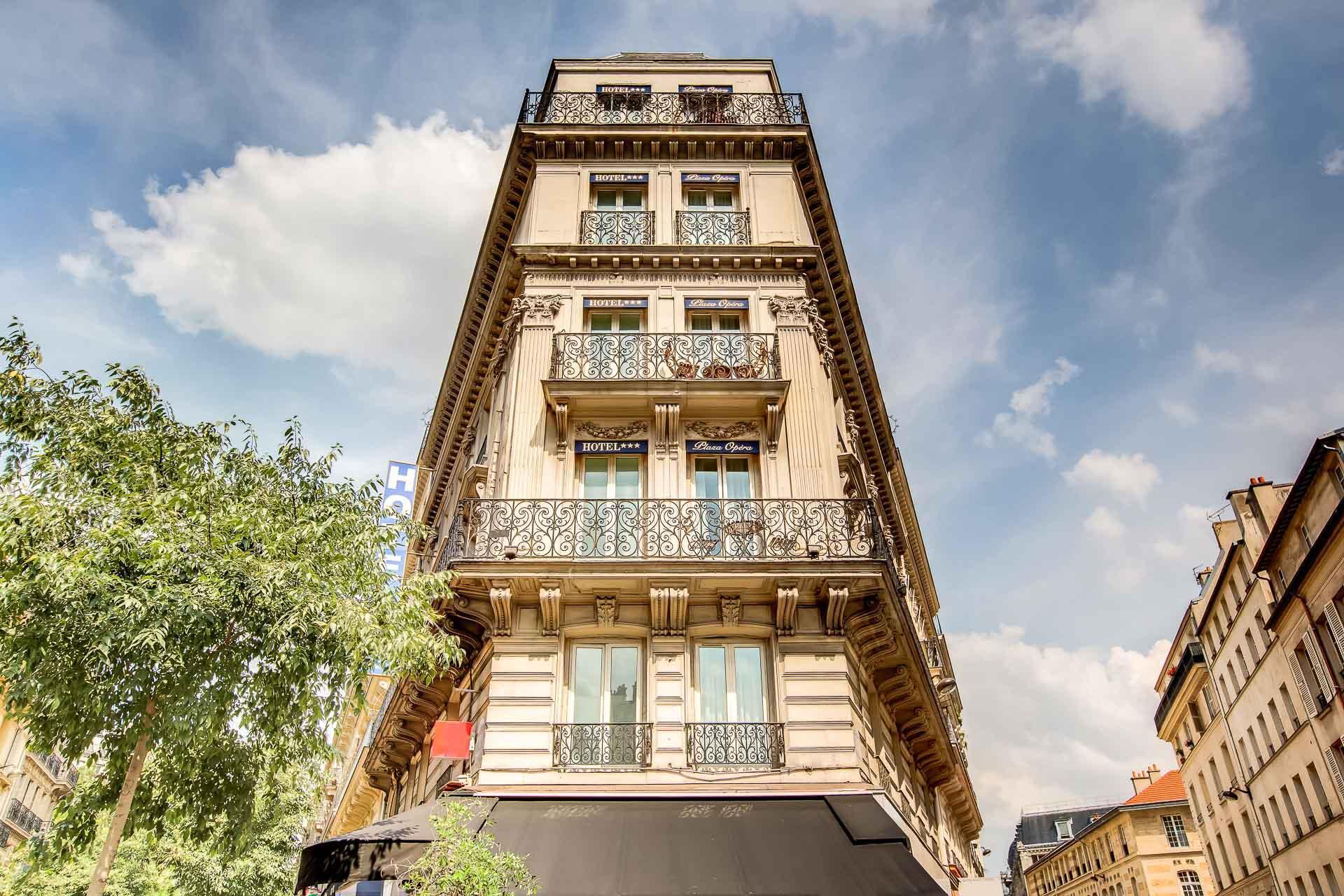 Hotels and Home stays near Marcadet – Poissonniers Metro Station, Paris. Book your Stay now