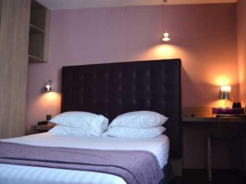 Hotels and Home stays near Saint-Sébastien-Froissart Metro Station, Paris. Book your Stay now