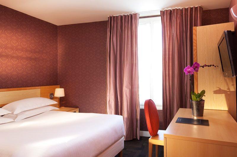 Hotels and Home stays near Place de Clichy Metro Station, Paris. Book your Stay now