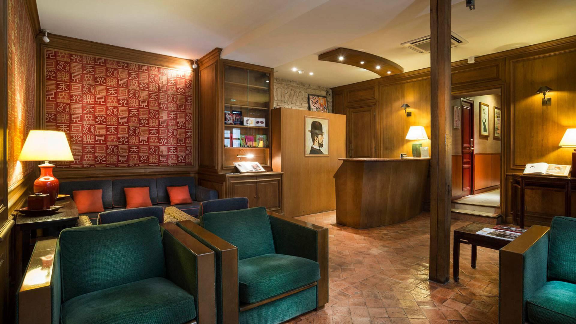 Hotels and Home stays near Les Halles Metro Station, Paris. Book your Stay now