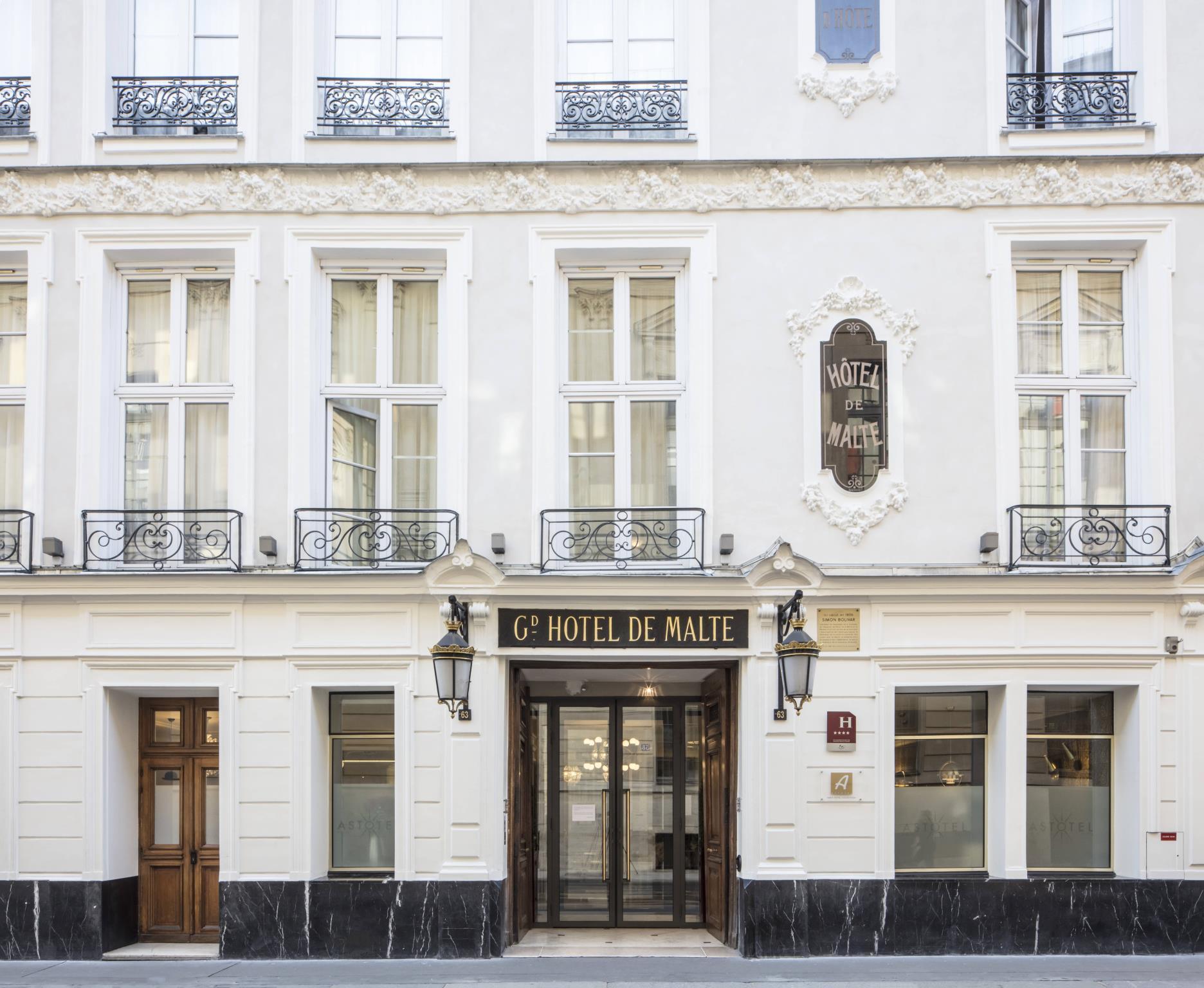 Hotels and Home stays near Saint-Marcel Metro Station, Paris. Book your Stay now