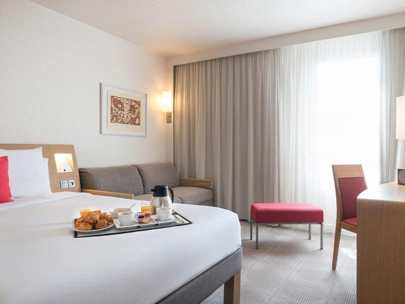 Hotels and Home stays near Guy Môquet Metro Station, Paris. Book your Stay now