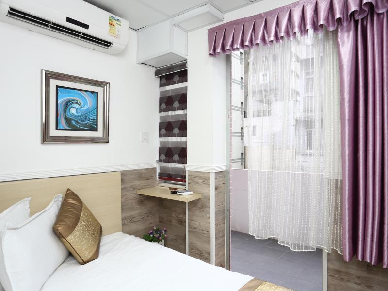 Hotels and Home stays near Tsang Tai Uk, Hong Kong. Book your Stay now