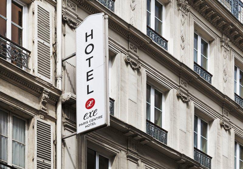 Hotels and Home stays near Les Gobelins Metro Station, Paris. Book your Stay now