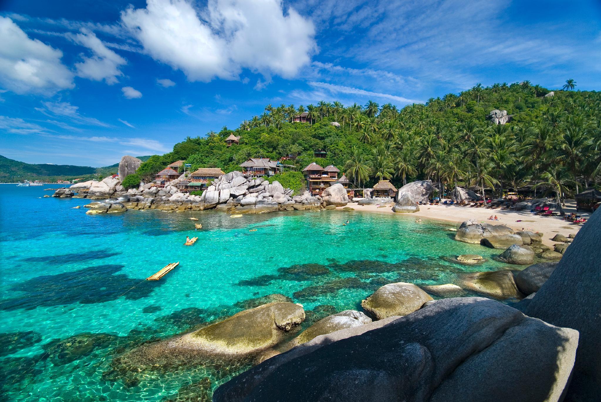 Hotels and Home stays near Mae Haad Pier, Koh Tao. Book your Stay now